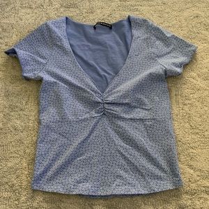 🔥SOLD🔥 Pristine Brandy Melville blue floral cropped v-neck tee one size